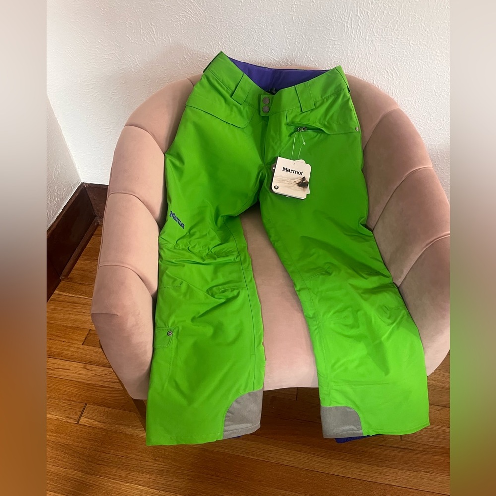 New with tags women’s Marmot ski pants green size xs